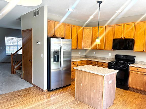 2nd image of 10318 Ravenswood Ln