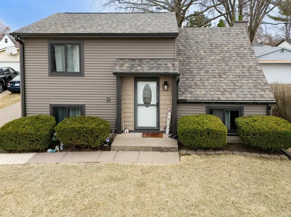 1317 Emerald Dr, Davenport, IA 52804