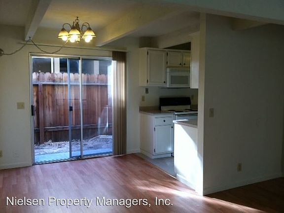 3rd image of 2621 D St APT 09