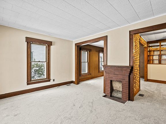 3rd image of 315 W Elm St