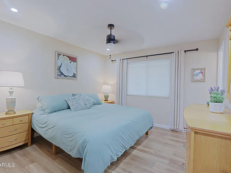 703 E Auburn Dr — Photo 21