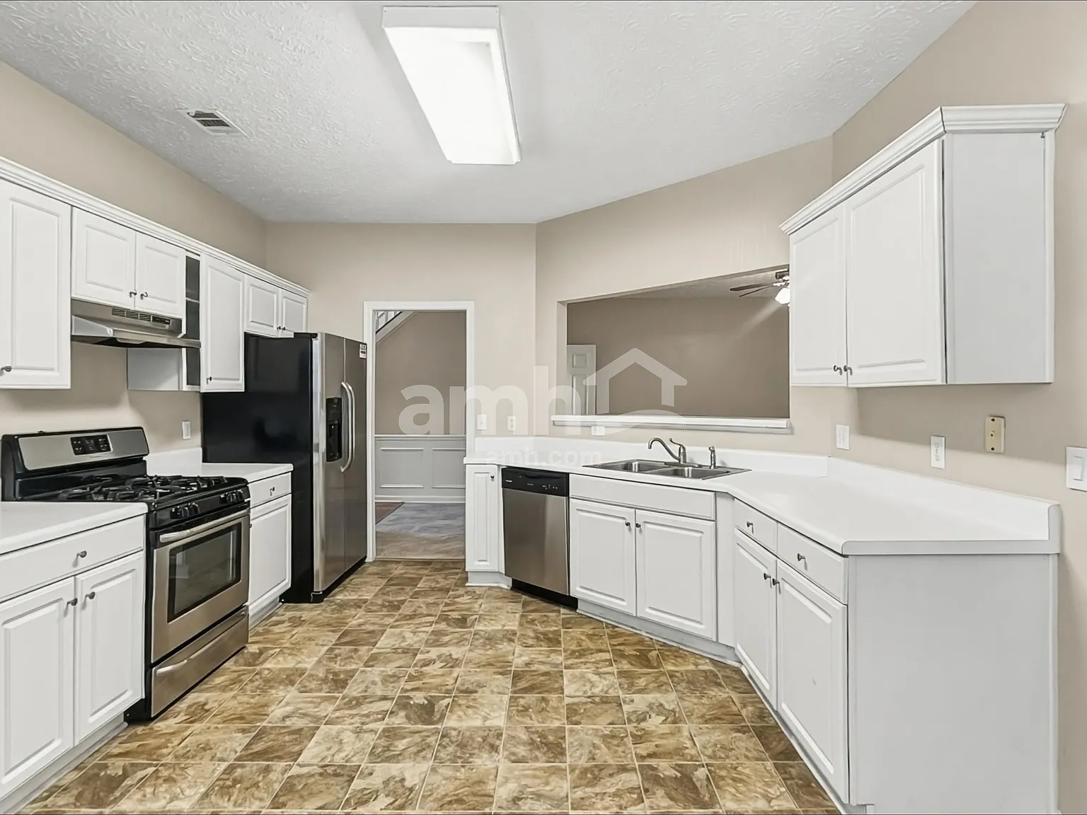 3 bed, 2.5 bath, 1996 sqft, $2,655 — Photo 3