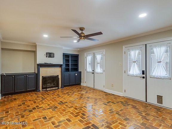 4th image of 928 Courthouse Rd Unit 30