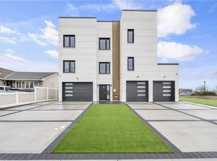 72 Washington Ave, Island Park, NY 11558