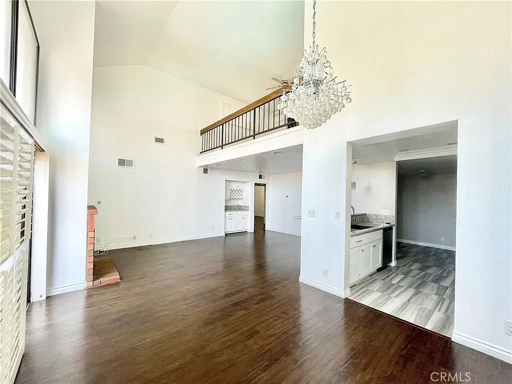 2 bed, 1875 sqft, $4,700 — Photo 4