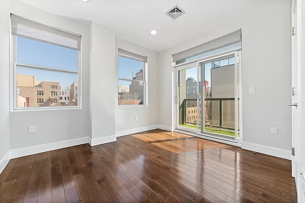 Rented by MNS | media 2