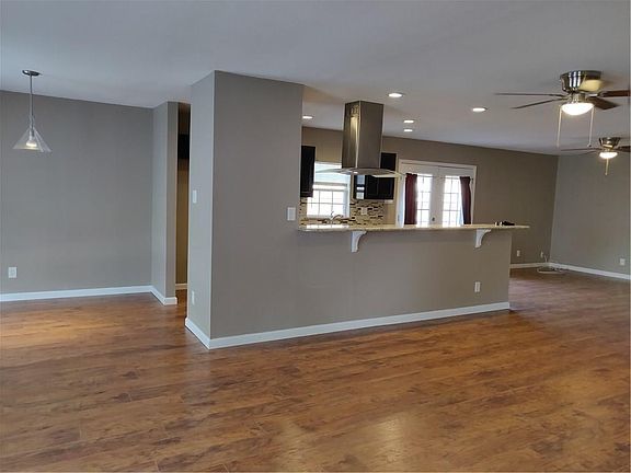 3rd image of 8814 Vernon Dr