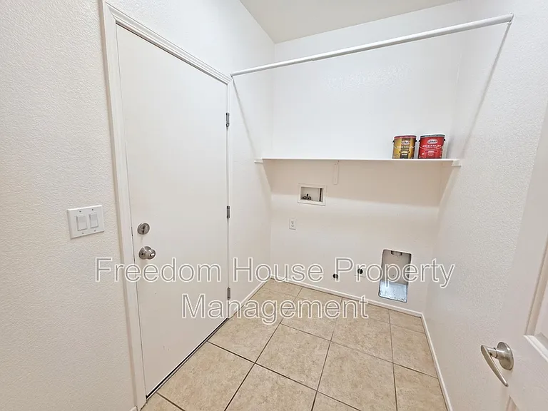 6451 Goodale St — Photo 17