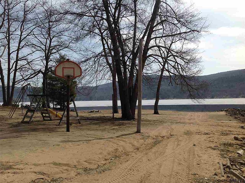4th image of 15 UPPER HEIGHTS Road