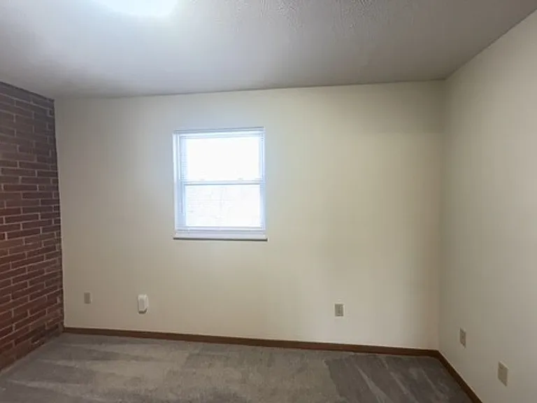 Pineview Apartments — Photo 28