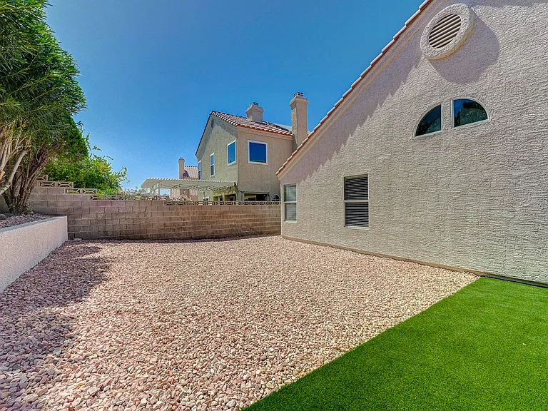 272 Comfort Dr — Photo 43