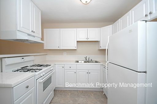 3rd image of 506 S Tulip St