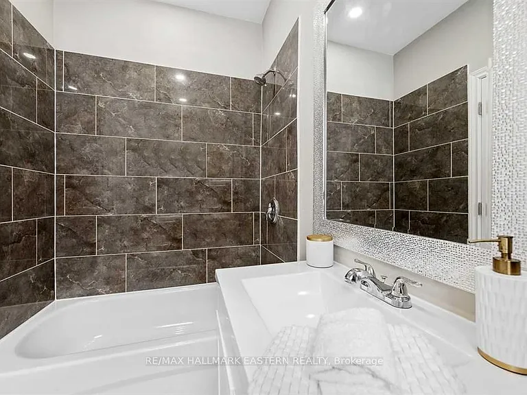184 Park St N #MAIN FLOOR — Photo 5
