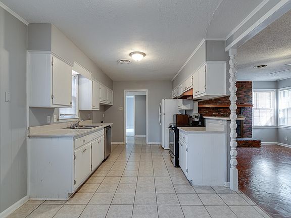 4th image of 1670 Dorset Dr