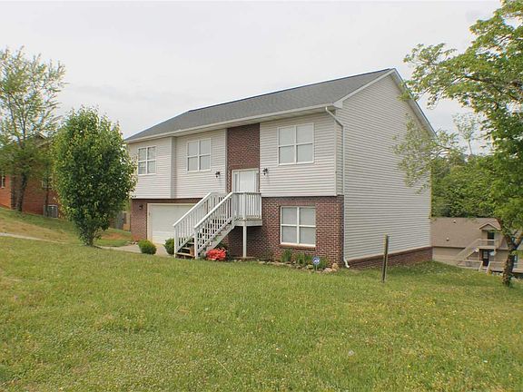 3rd image of 630 Hills Gate Cir