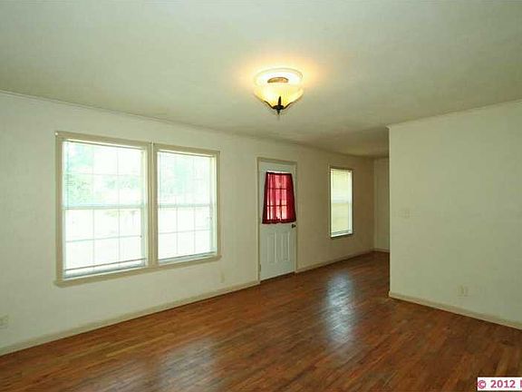 3rd image of 420 W Hastain Ave