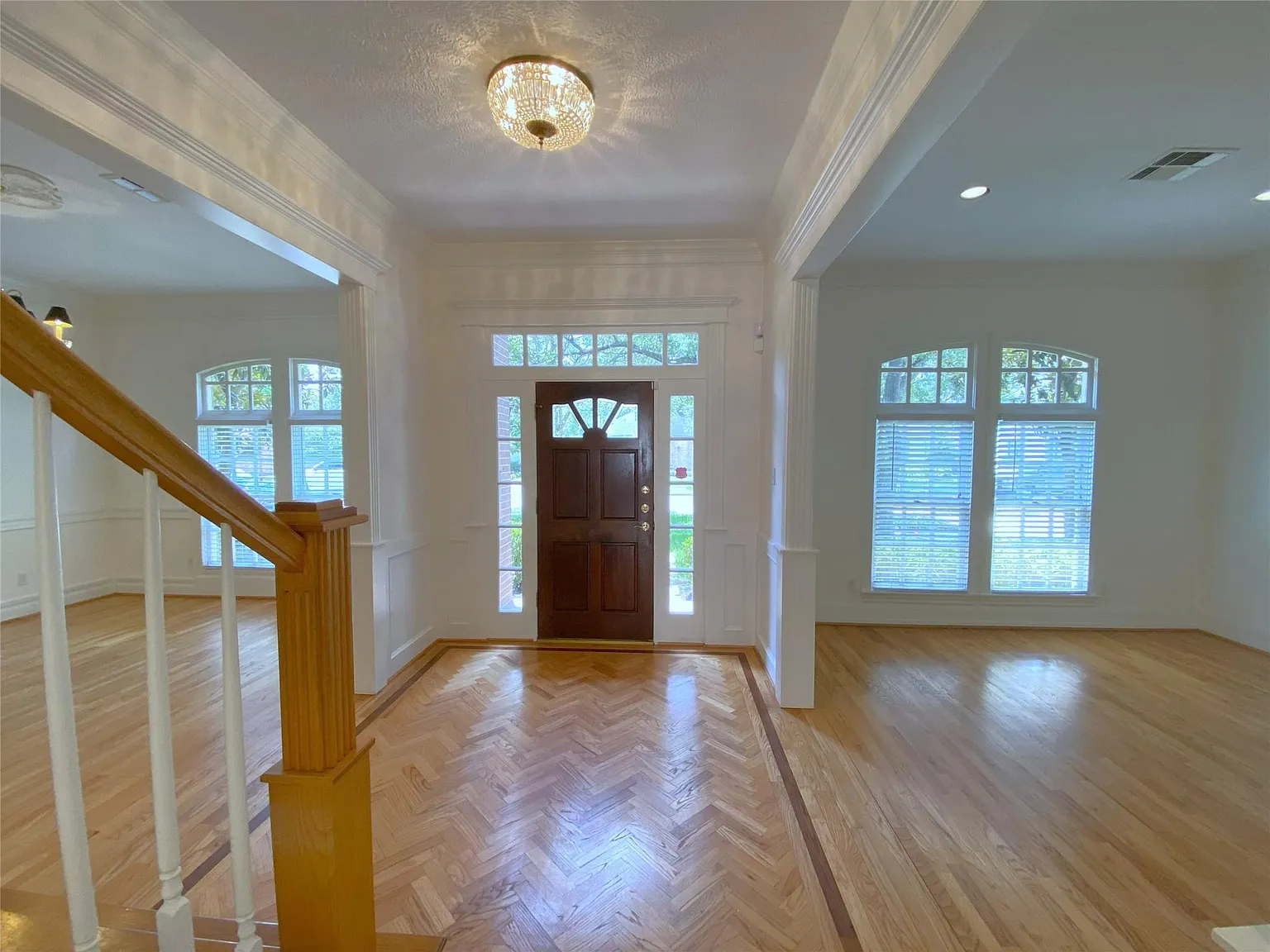 4 bed, 3.5 bath, 3026 sqft, $8,000 — Photo 3