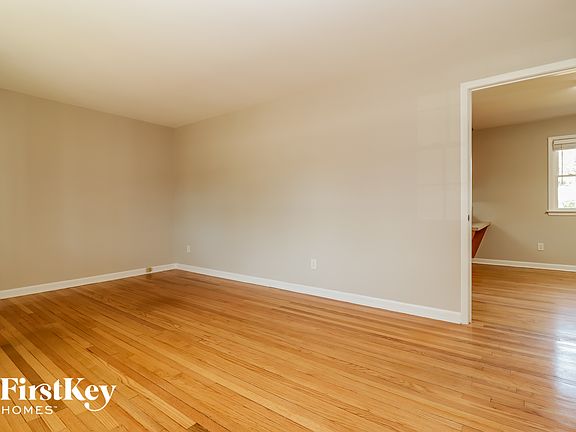 3rd image of 1448 Manor Blvd