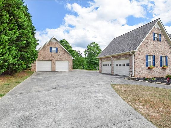 3rd image of 420 Oakwood Dr