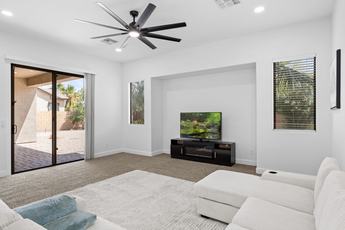 008-family-room