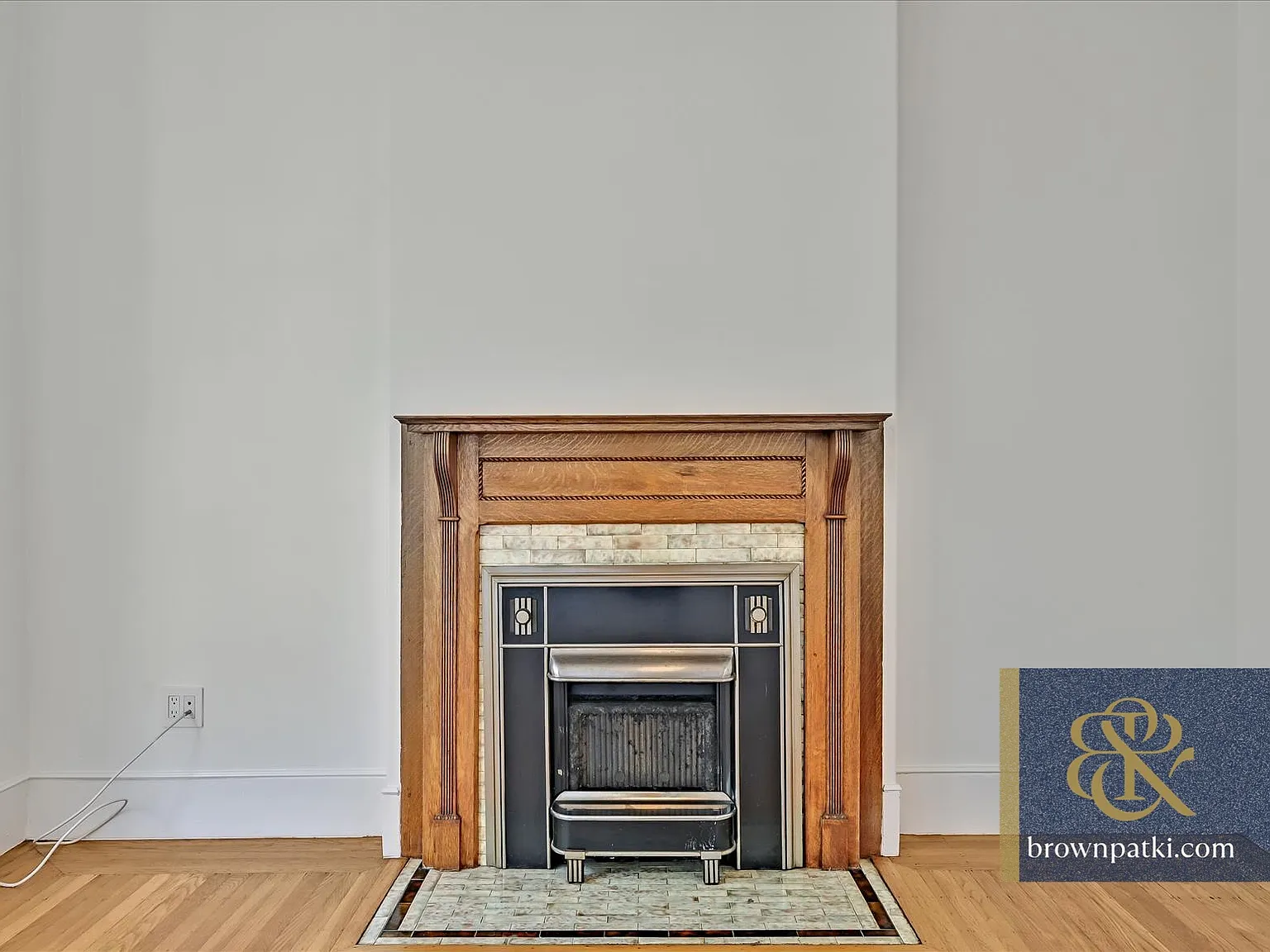 Top Flr Dolores Heights Flat, 2 Car Pkg!, W/D In Unit | Brown & Patki Inc. — Photo 3