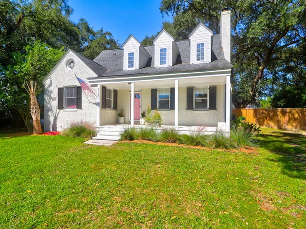 312 Bayview Dr, Mount Pleasant, SC 29464