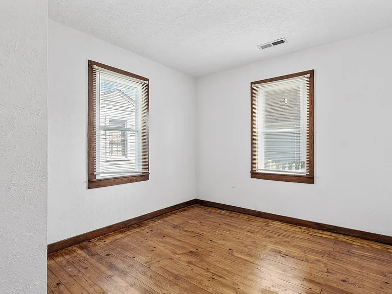 1858 Wilbur Ave — Photo 3