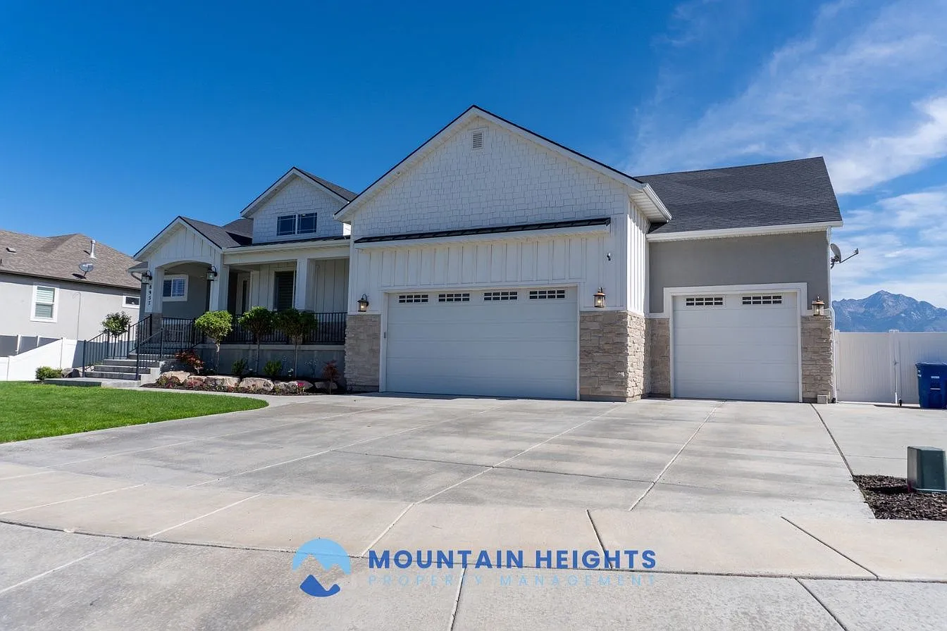 4 bed, 3.5 bath, 4200 sqft, $3,800 — Photo 3