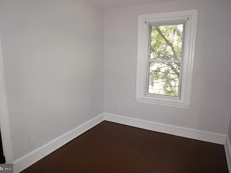 124 Knox St — Photo 9