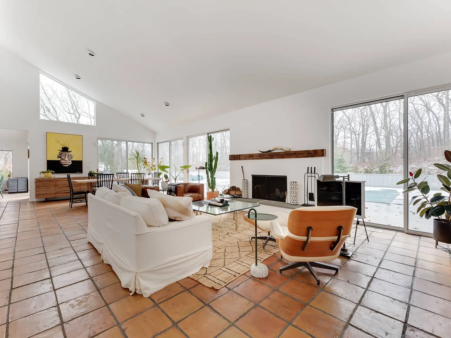 Secluded Contemporary — Photo 3