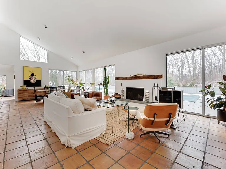 155 Middle Hwy — Photo 3