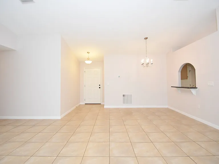 34 Renshaw Dr — Photo 3