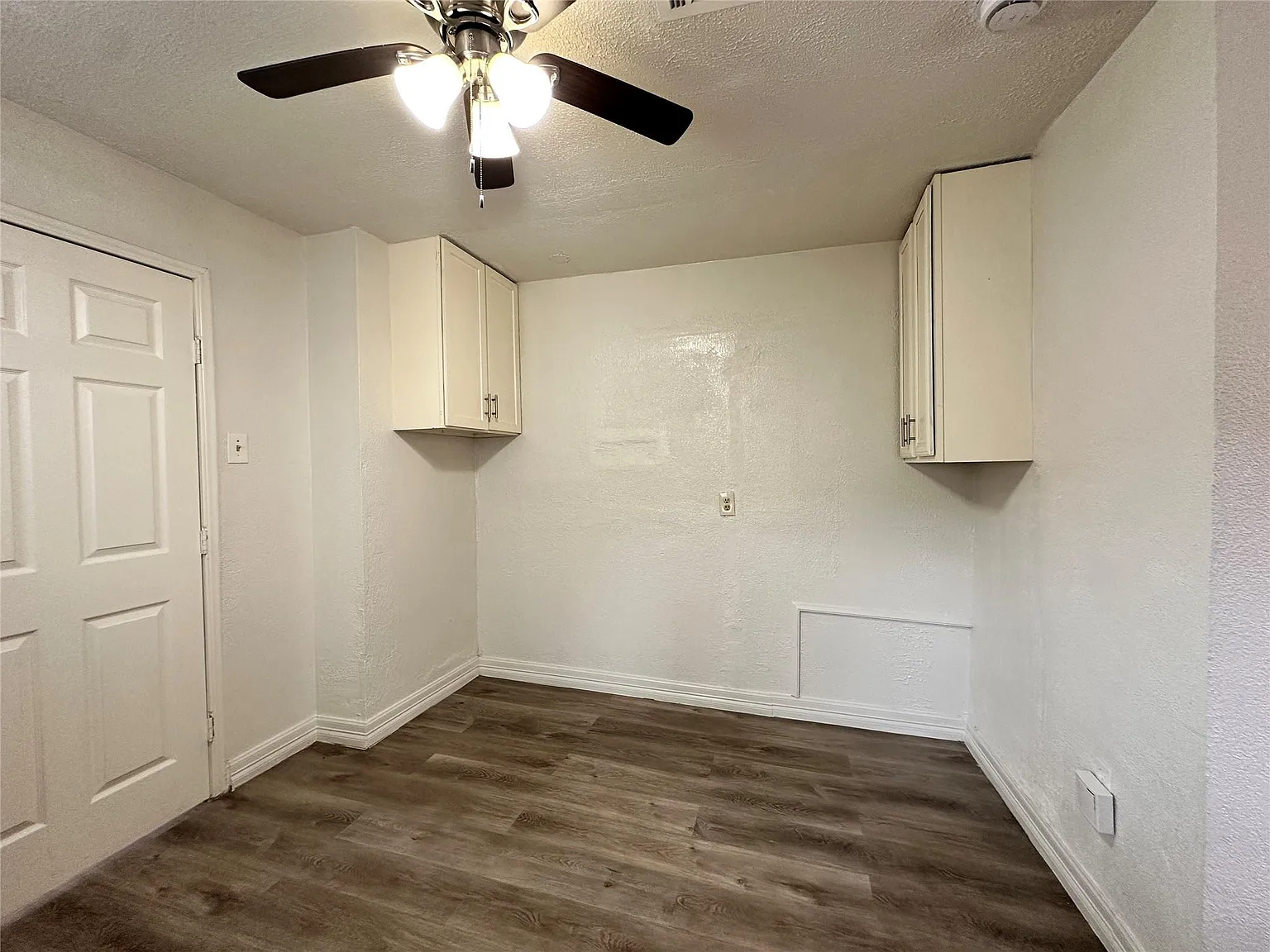 1 bed, 1.0 bath, 400 sqft, $700 — Photo 2