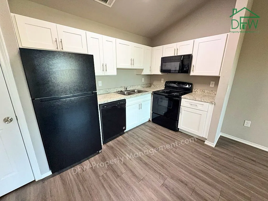 6108 Abrams Rd — Photo 2
