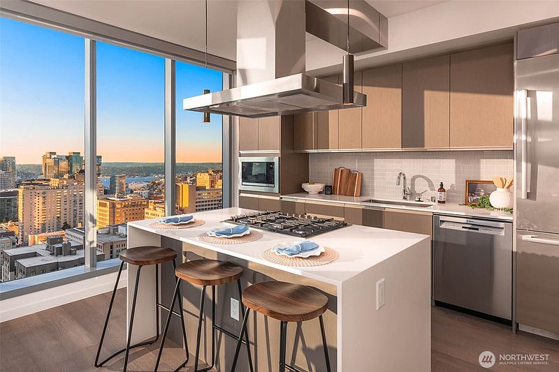 5th image of 800 Columbia Street #3201