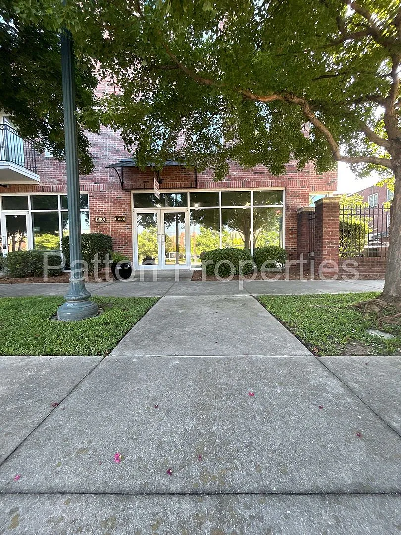 1308 Pulaski St - Inside CoC - R09009-09-12 — Photo 3