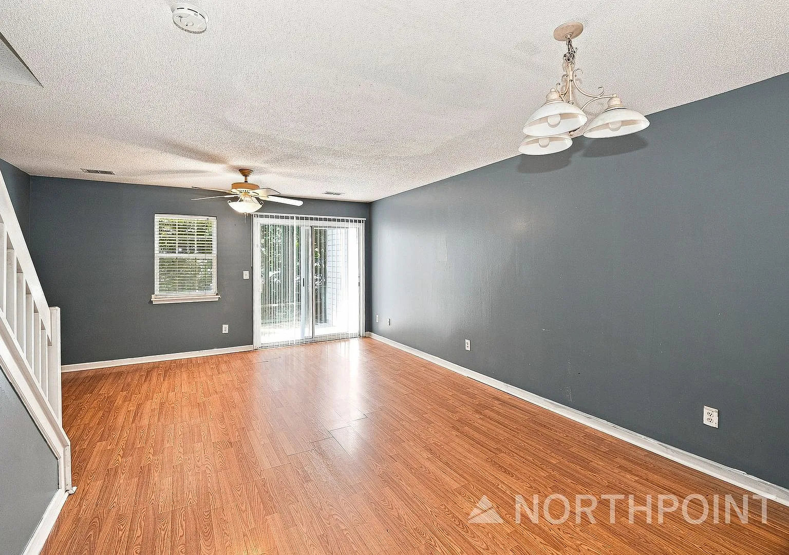 2 bedroom townhome-fully repainted — Photo 2