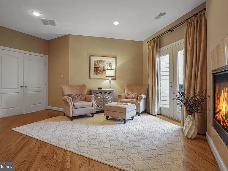 9864 Walker Glen Ct — Photo 99