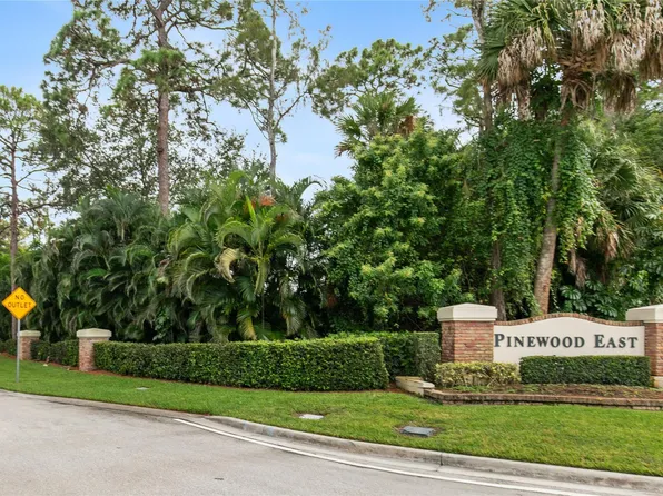 12628 Pineacre Lane, Wellington, FL 33414