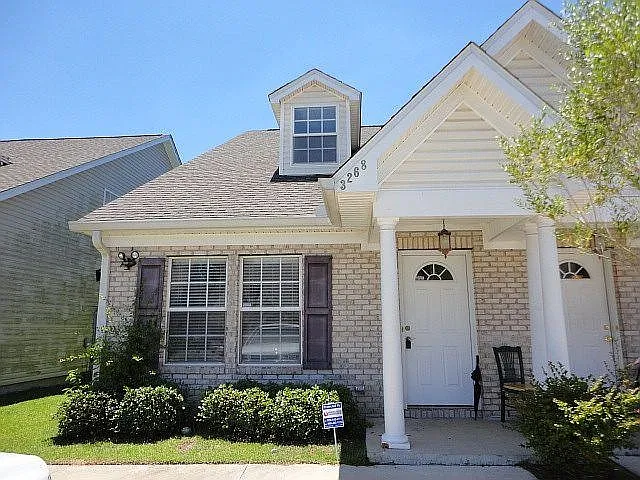 3 bed, 3.0 bath, 1338 sqft, $1,500 — Photo 1