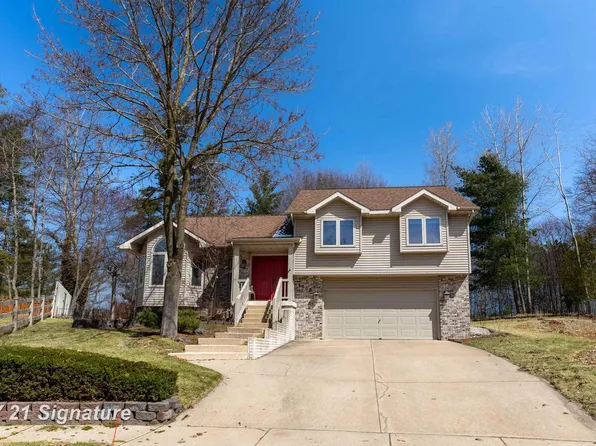 5808 Lantern Ln, Midland, MI 48642