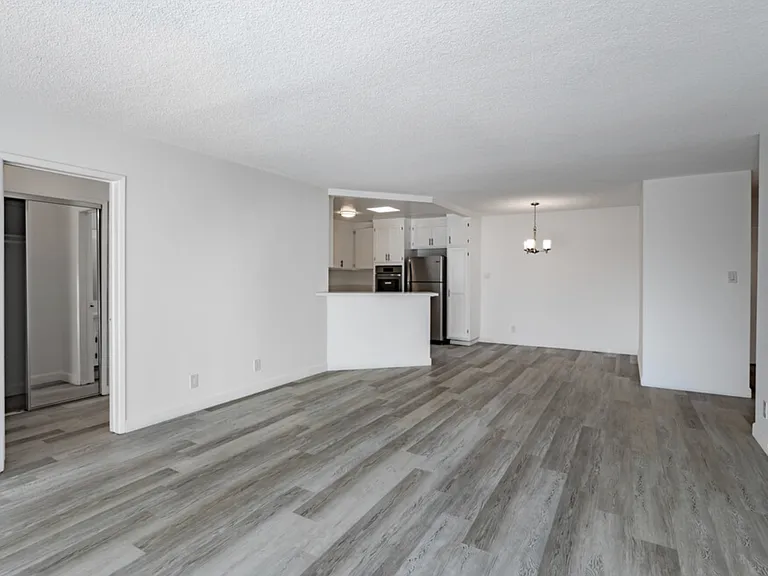443 S Oakhurst Ave — Photo 21