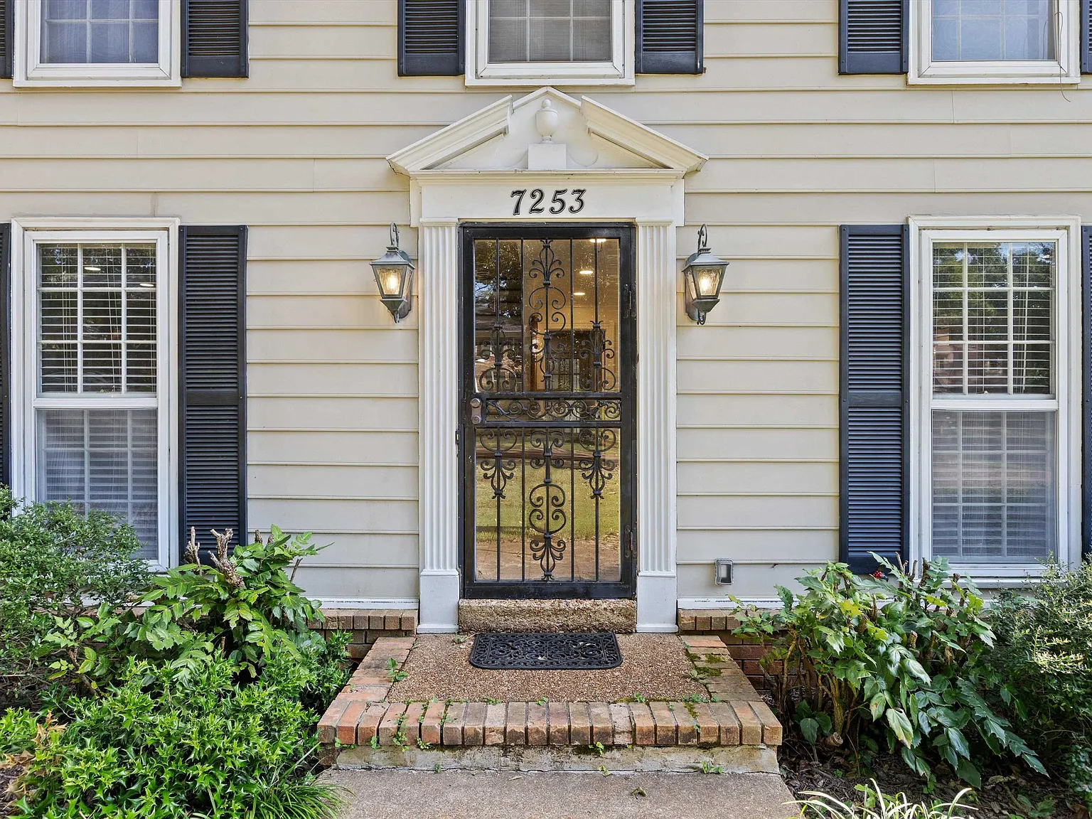 4 bed, 2.5 bath, 2586 sqft, $2,900 — Photo 3