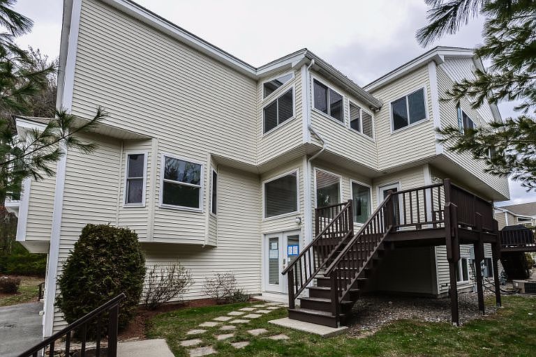 2nd image of 703 Old Bridge Ln