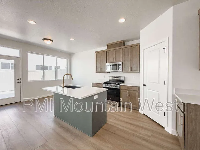 2606 N 2125 W — Photo 6