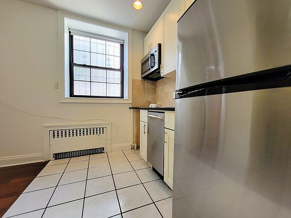 3rd image of 49 Park Ave #1Q