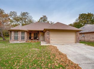 511 Kaufman St, Forney, TX 75126