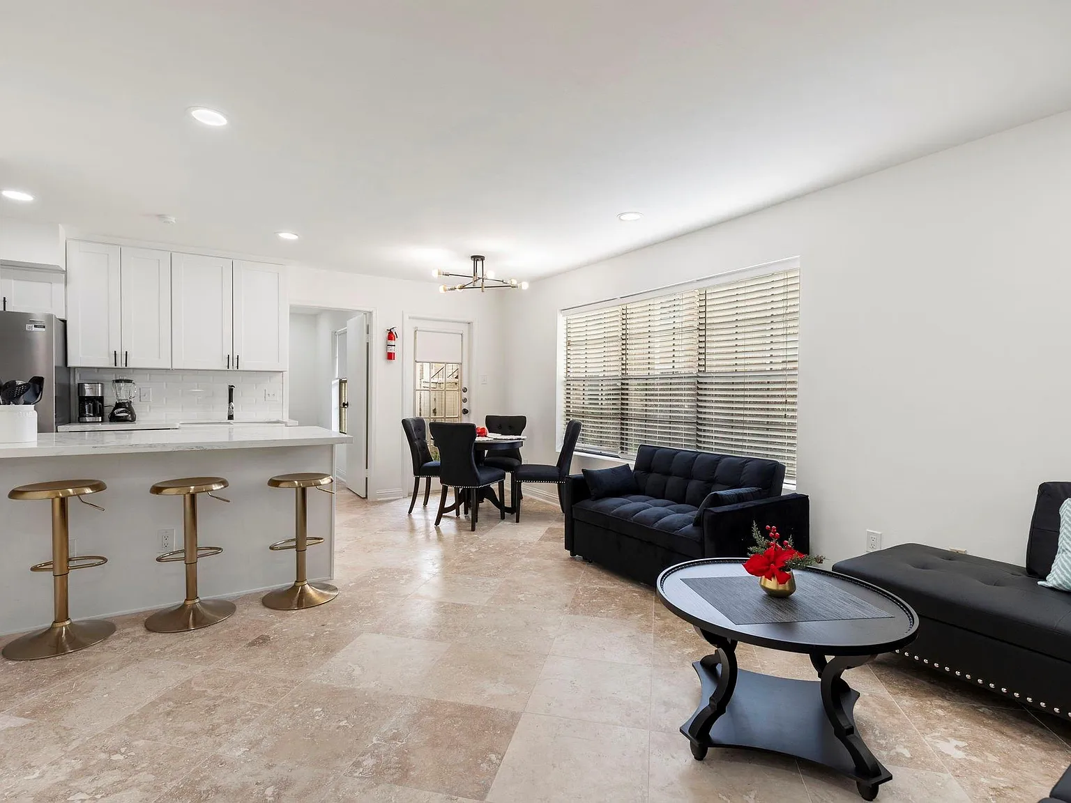 2 bed, 2.0 bath, 952 sqft, $2,000 — Photo 3