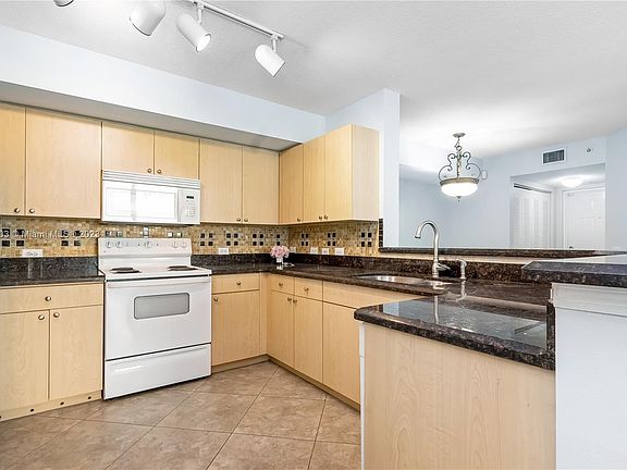 2nd image of 1308 Villa Cir #1308