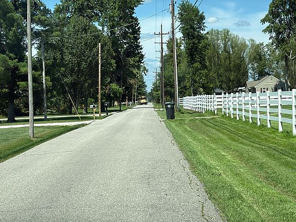 4th image of 542 S Grange Hall Rd